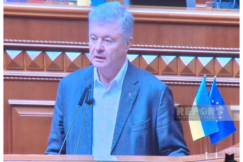 Порошенко потребовал от Зеленского представить парламенту план победы