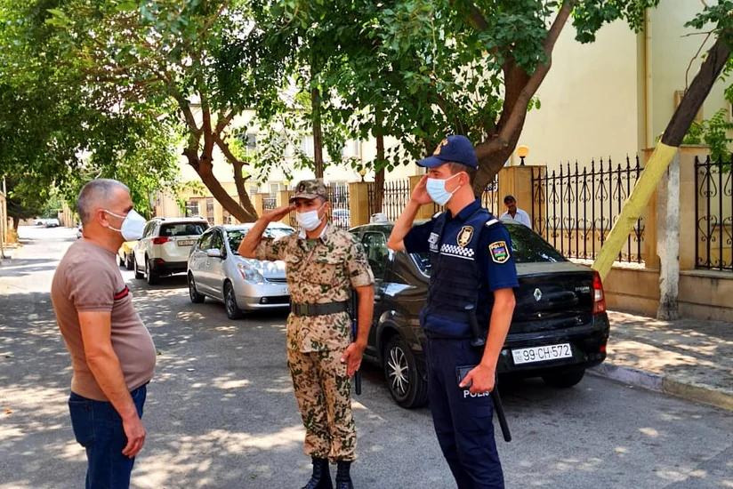 Bakıda sosial məsafəni gözləməyən şəxslər cərimələndi