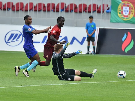 Bakıdakı ​Avropa çempionatının ilk finalçısı müəyyənləşib