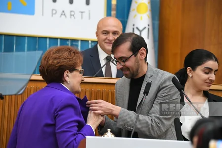 Qarabağ torpağı Türkiyə parlamentində partiya sədrinə təqdim olunub