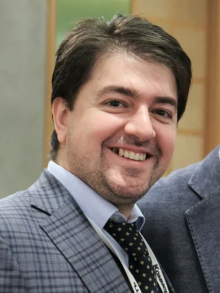 В Новосибирске по копейкам собирают деньги для азербайджанской девочки