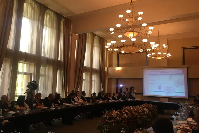 В Баку проходит презентация проекта электронного аукциона по приватизации госсобственности