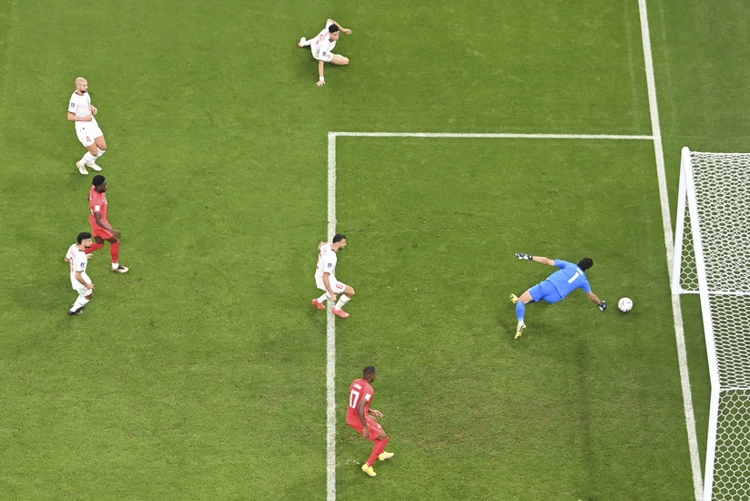 DÇ-2022: 100-cü qolu afrikalı futbolçu öz qapısına vurub, Noyer rekorda imza atıb