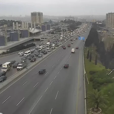 Bakıda nəqliyyatın sıxlığı müşahidə edən yolları açıqlanıb