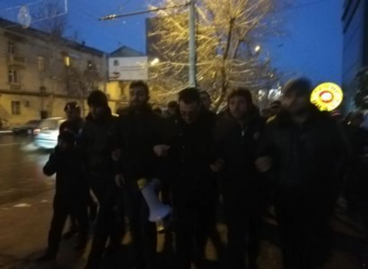 Ermənistanda deputatın həbsi tələbi ilə aksiya keçirənlər Paşinyana xəbərdarlıq ediblər