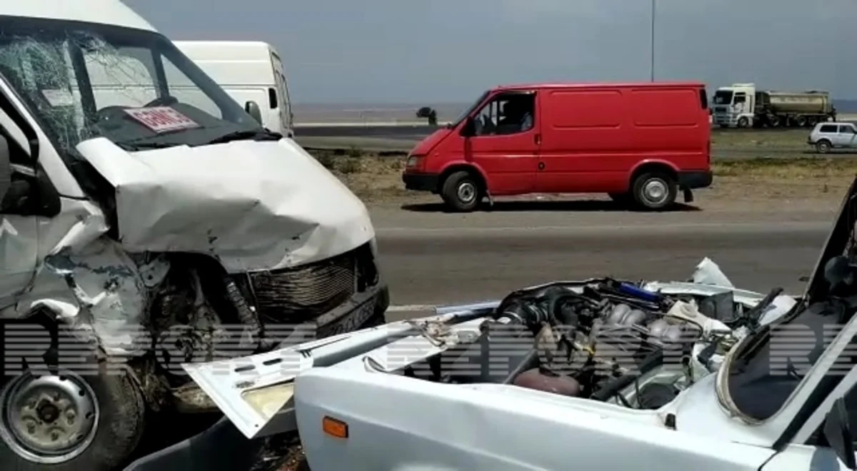 Tovuzda mikroavtobusla minik avtomobili toqquşub, ölən və xəsarət alanlar var