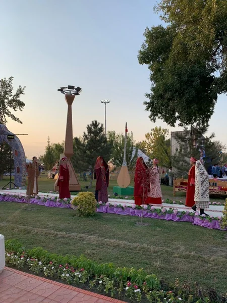 Özbəkistanda Birinci Beynəlxalq Xalq Tətbiqi İncəsənət Festivalının açılışı olub