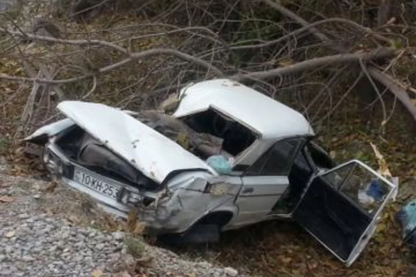 ​İmişlidə minik avtomobili aşıb, sürücü xəsarət alıb
