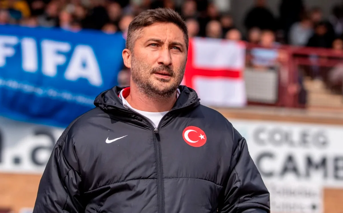 Qalatasarayın sabiq futbolçusu Türkiyə millisinin baş məşqçi postundan ayrılıb
