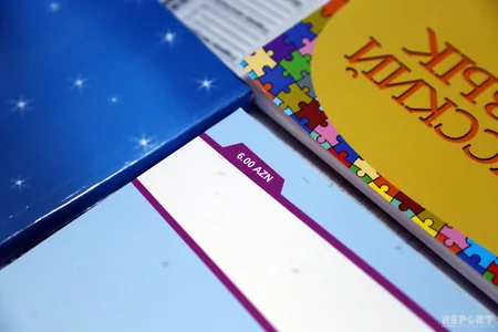 Azərbaycanda orta məktəb dərslikləri satışa çıxarılıb - REPORTAJ