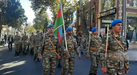 Gəncədə Zəfər Günü münasibətilə hərbçilərin yürüşü keçirilir