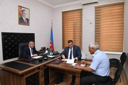 Dövlət Komitəsinin sədri vətəndaşları qəbul edib