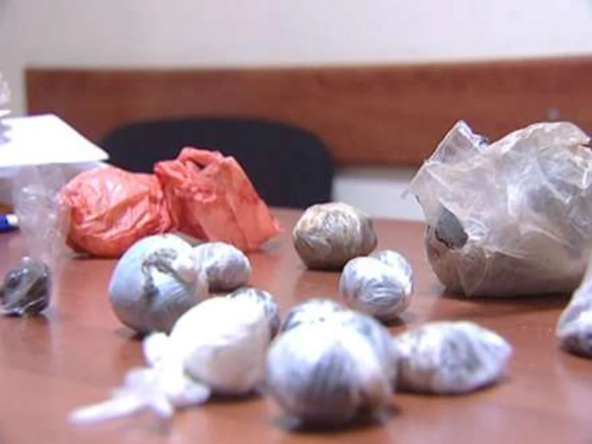 Cəlilabad sakinindən narkotik vasitə və saxta əsginazlar aşkar edilərək götürülüb