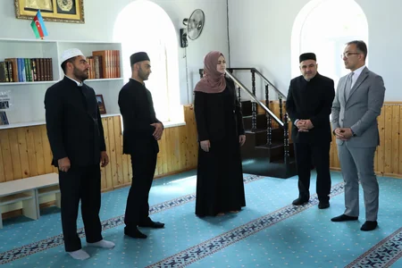 Dövlət Komitəsinin sədri Ağsu şəhərində məscidlərin fəaliyyəti ilə tanış olub