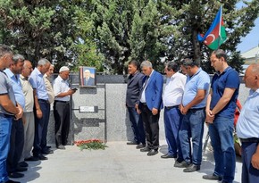 Şəhid dövlət qulluqçusunun məzarı ziyarət olunub
