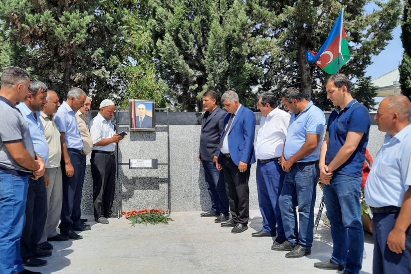Şəhid dövlət qulluqçusunun məzarı ziyarət olunub
