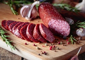 Запасы колбасных изделий в Азербайджане сократились на 16%