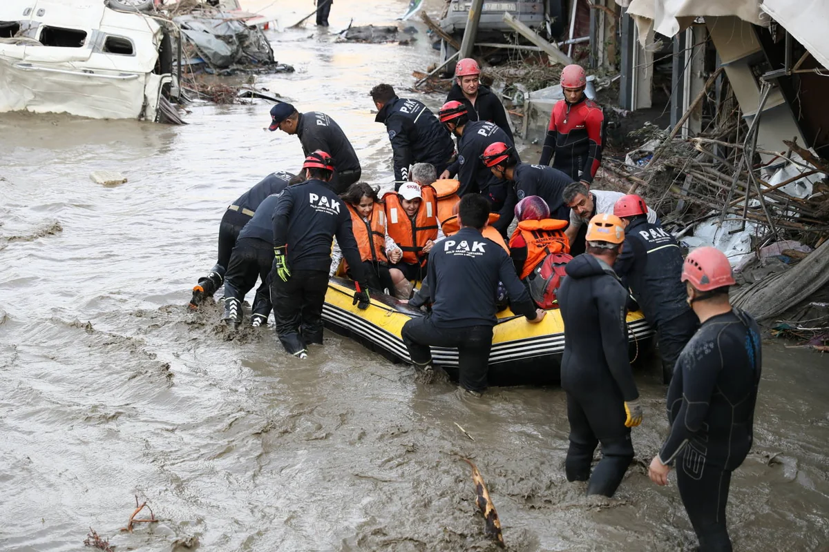 Turkey floods cause evacuation of 1,720 citizens 