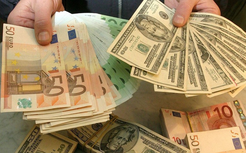 Bakının mərkəzindəki exchangelərdə nağd dollar qıtlığı yaranıb