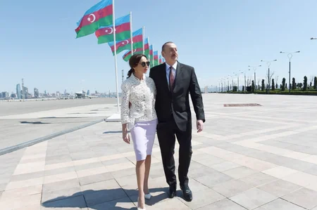 Prezident İlham Əliyev Dövlət Bayrağı Meydanında olub