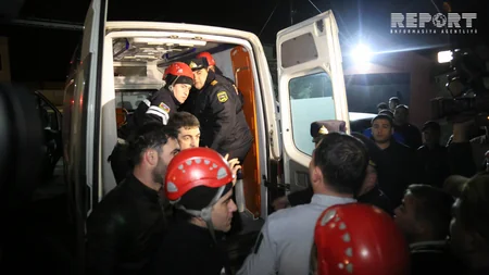 Bakıda özünü bıçaqlayaraq binadan yerə atmaq istəyən şəxs xilas edilib - FOTO - VİDEO - YENİLƏNİB