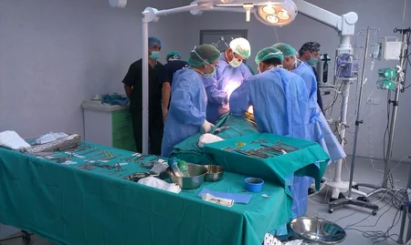 Azərbaycanda ana böyrəyini qızına verib - FOTO