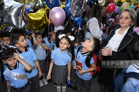 Birincilərin ilk dərs günü - FOTOREPORTAJ