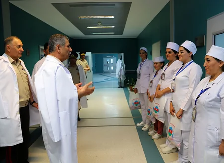 Zakir Həsənov hərbi hospitalda müayinə və müalicə olunan hərbçilərlə bağlı tapşırıqlar verib