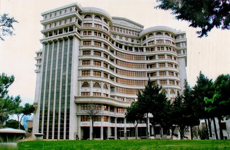 Azərbaycanın baş cərrahı işdən çıxmaqla bağlı ərizə yazıb - FOTO