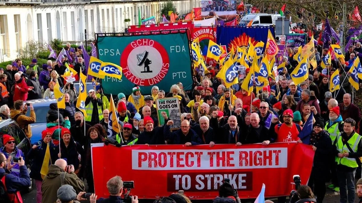 Berlin's public transport grinds to a halt as 24-hour strike begins