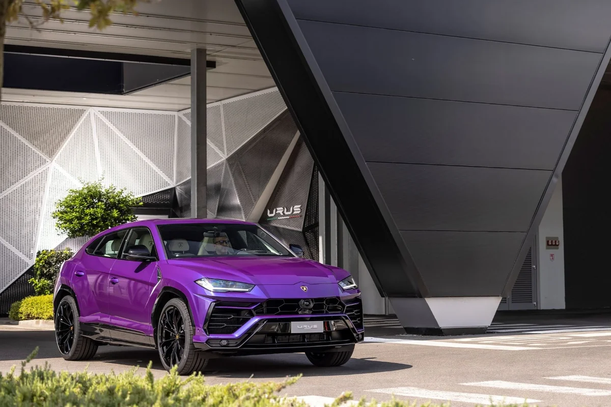 20 000-ci “Lamborghini Urus” avtomobili Bakıda sahibinə təhvil verilib