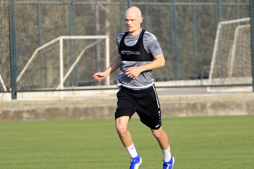 Sumqayıt futbolçusu ilə yeni müqavilə imzaladı