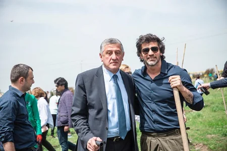 Azərbaycan səfiri Tbilisi meri ilə birgə ağac əkib