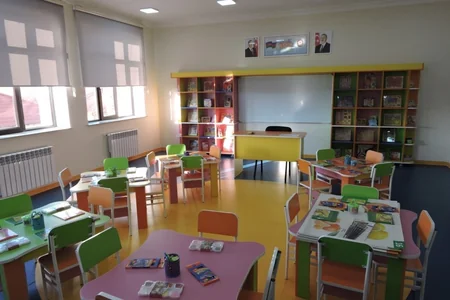 Təhsil naziri Şəkidə məktəb açılışında iştirak edib