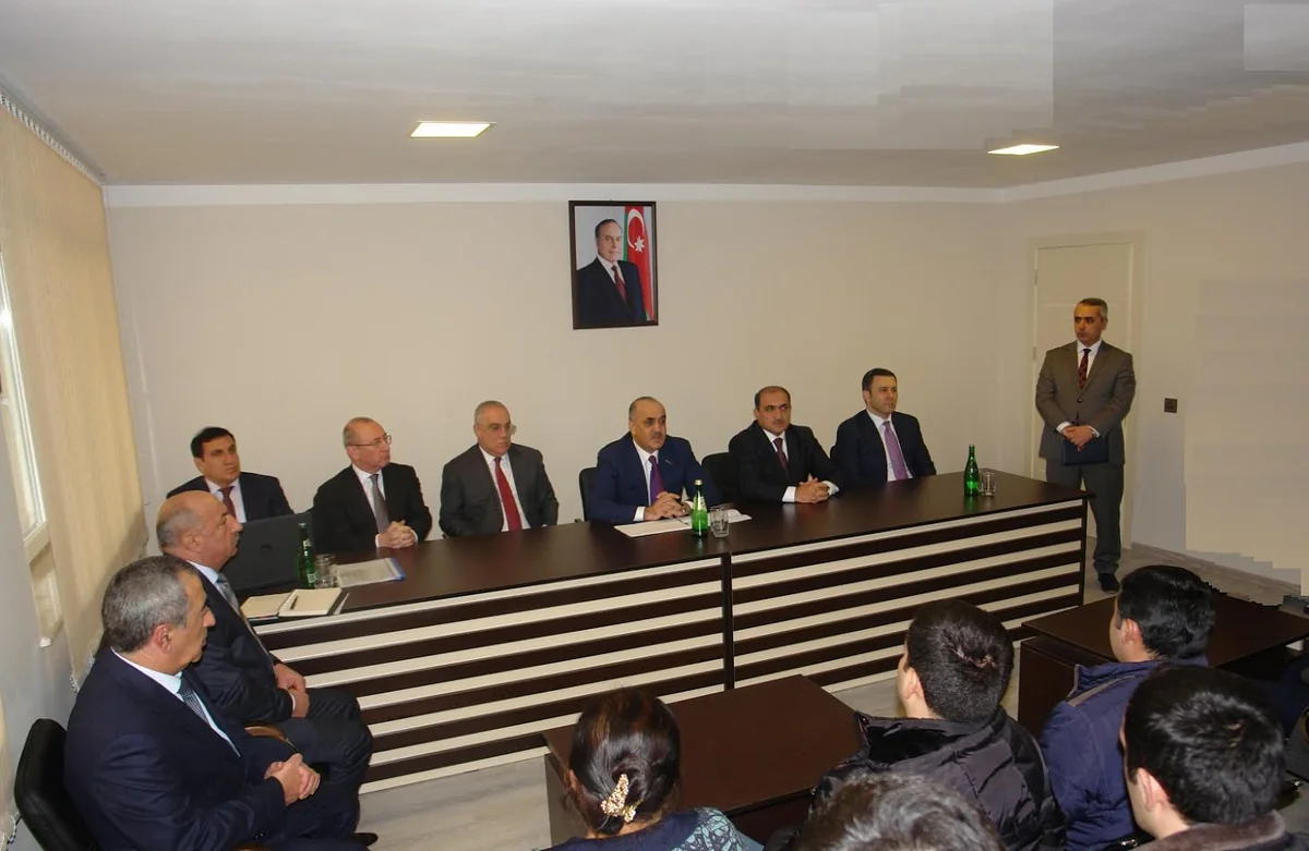 Nazir aprel döyüşləri zamanı yaralanan hərbçilərlə görüşüb