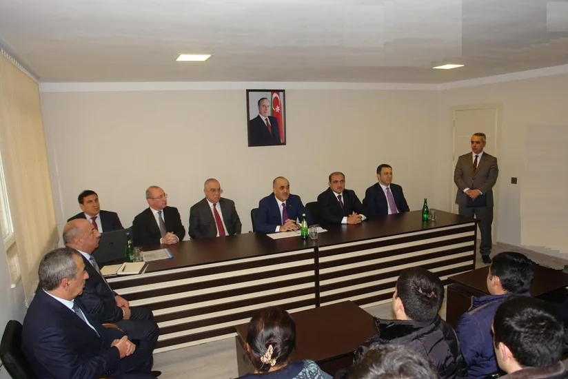 Nazir aprel döyüşləri zamanı yaralanan hərbçilərlə görüşüb