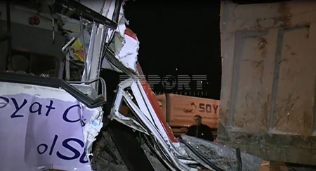 Avtobus sürücüsü ardıcıl iki qəzaya səbəb olub: 4 nəfər yaralanıb - FOTOLAR