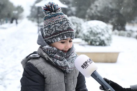 Qar ən çox uşaqları sevindirir... - VİDEO