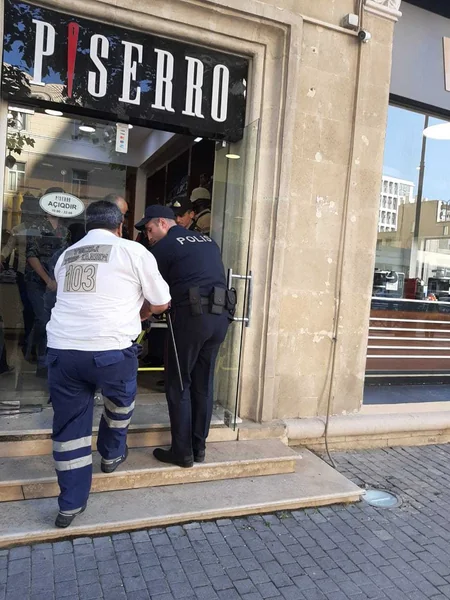 Bakıda halı pisləşən şəxs polis əməkdaşlarının köməkliyi ilə xəstəxanaya çatdırılıb