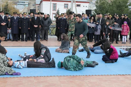 Goranboyda Xocalıdan olan polis əməkdaşları 26 Fevral soyqırımı qurbanlarını anıblar