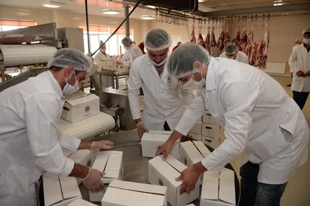 Heydər Əliyev Fondu Qurban bayramı münasibəti ilə aztəminatlı ailələrə qurban payları verib