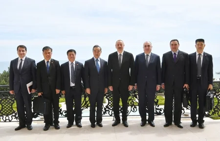 President Ilham Aliyev receives delegation led by Chinese foreign minister