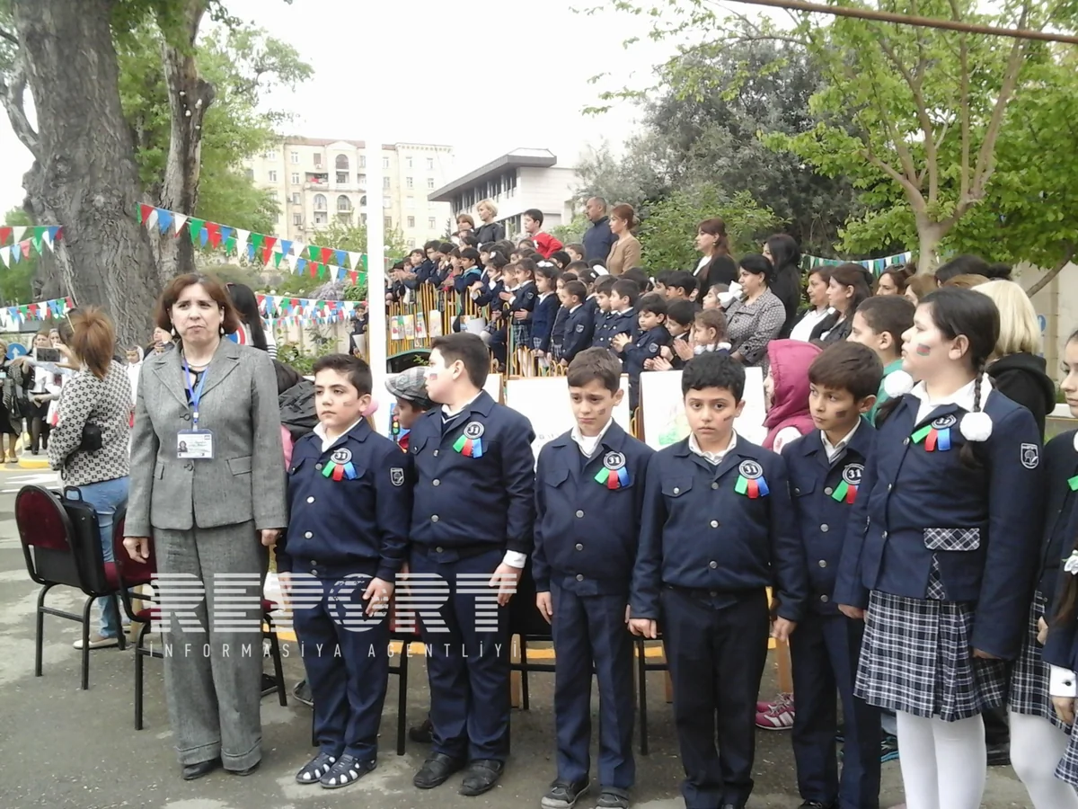 Yol hərəkəti qaydalarını yadda saxla və riayət et mövzusunda tədbir keçirilib
