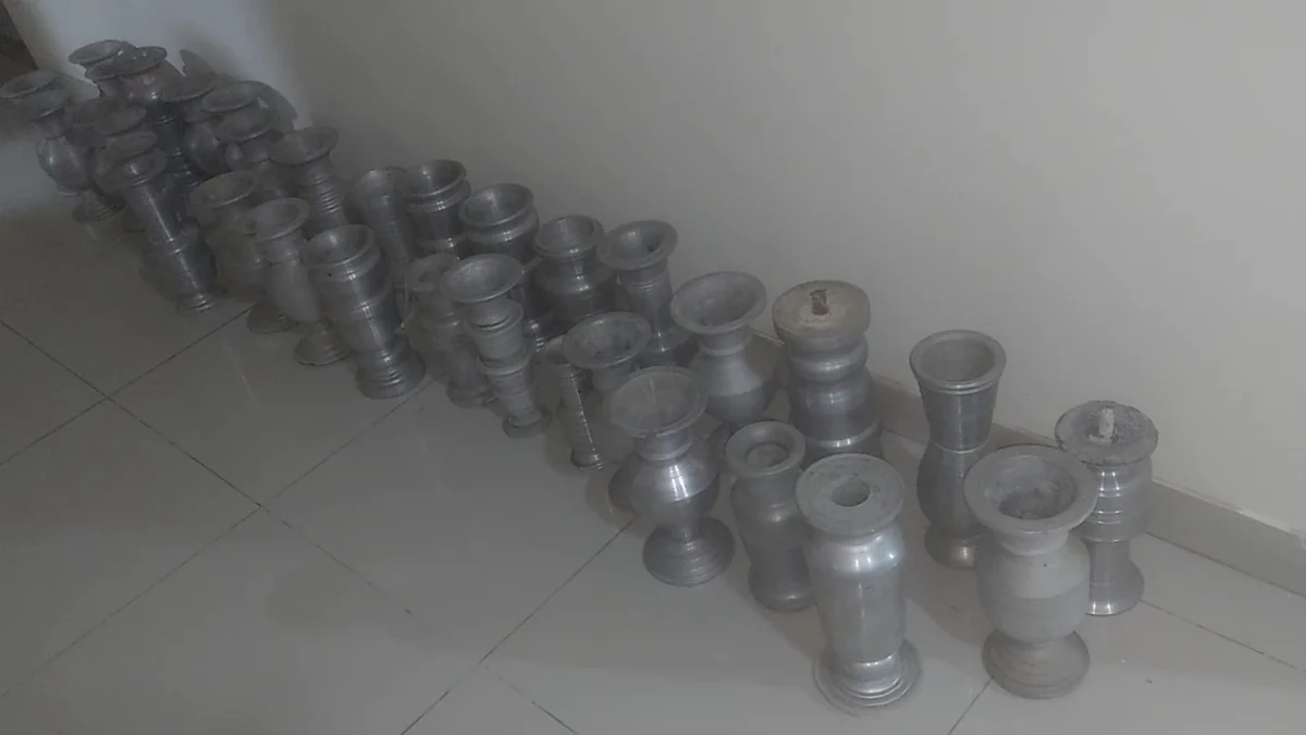 Gəncədə qəbiristanlıqlardan metal güldanlar oğurlanıb