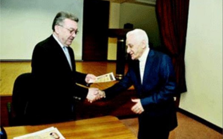 Azərbaycanlı professor vəfat edib