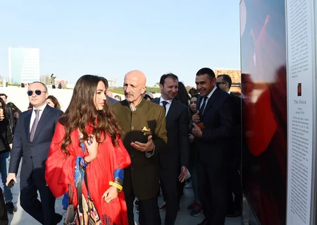 Bakıda tanınmış fotoqraf Reza Deqatinin fərdi sərgisi açılıb