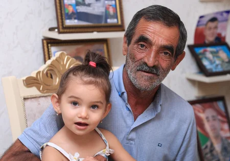 Şəhidin qardaşı: Elnuru xatirəmizdə vətənpərvər gənc kimi yaşadırıq