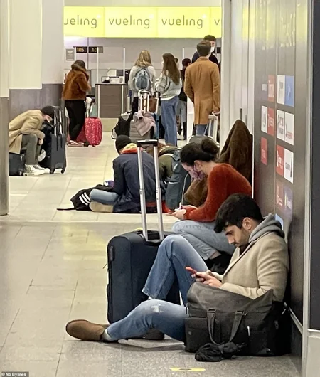 London sakinləri paytaxtı kütləvi tərk edirlər