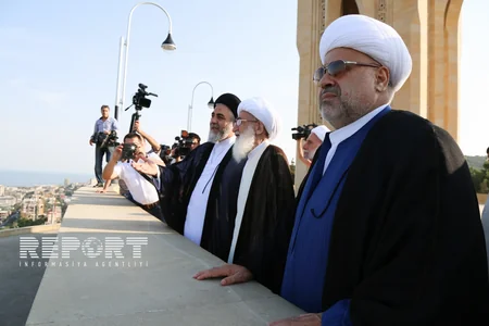 İranın tanınmış din xadimi Şəhidlər Xiyabanını ziyarət edib - FOTO