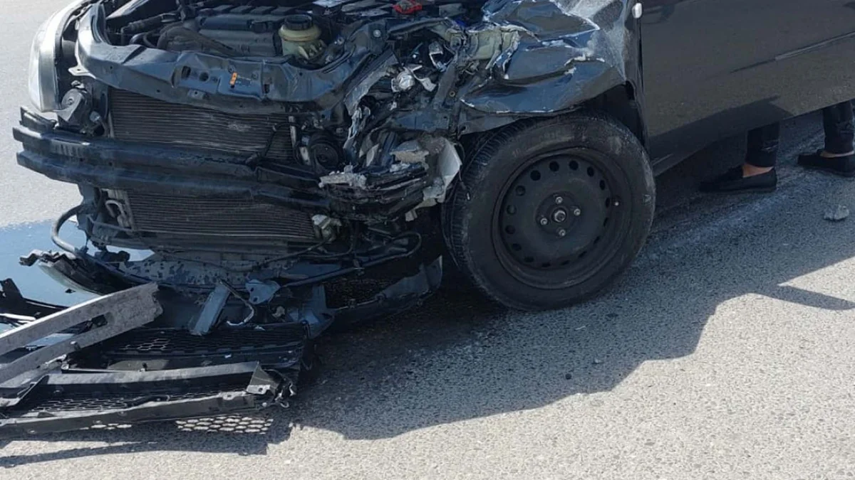 Bakıda “Prius” 18 yaşlı qızı vurub